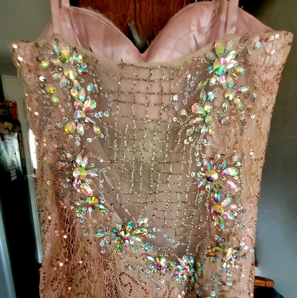 Dave & Johhny beautiful beaded long gown - Picture 4 of 6